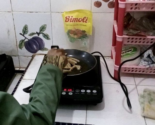 12 Perabotan Kamar Kos yang Bisa Dibawa dari Rumah. Merepotkan Finansial Orangtua Kalau Beli Lagi