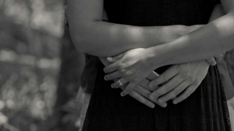 Sebuah Kenangan Pelukan Seorang Wanita