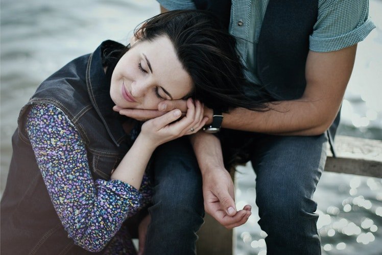 Kelihatan Cuek tapi Penyayang, Inilah 5 Zodiak yang Paling Susah Bilang Cinta