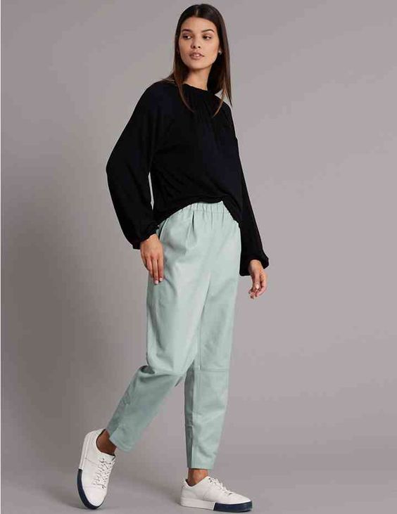 10+ Inspirasi Busana Kuliah dan Kerja dengan Cigarette Pants. Solusi Tampil Formal Tanpa Rok Span