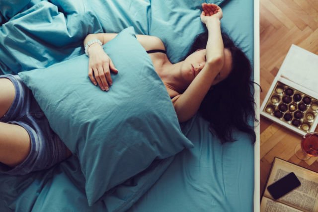 6 Penyebab Darah Mens Berwarna Gelap-Hitam. Normal Atau Nggak, ya?