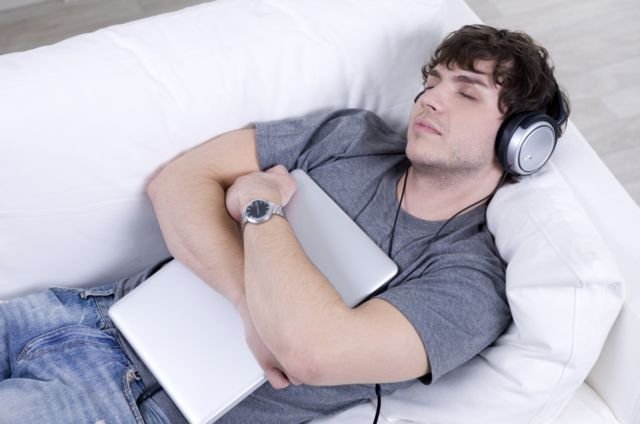 Biar Nggak Salah Sebut Lagi, Kenali Beda Headset, Earphone, Headphone, dan Teman-temannya Yuk!