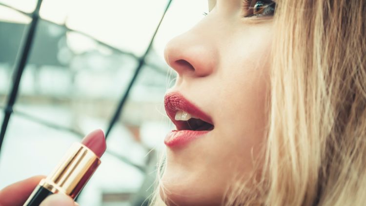 5 Tips Penting Pilih Produk Bibir yang Pas dengan Karaktermu. Biar Nggak Nyalahin Lipstik Melulu