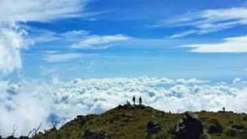 5 Gunung di Sulawesi Selatan Ini Sayang Banget Dilewatkan. Pendakianmu Akan Lebih Menantang!