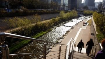 Cheonggyocheon Stream, Destinasi Cantik di Jantung Kota Seoul. Siapa Sangka Pinggiran Sungai ini Dulunya Kawasan Kumuh