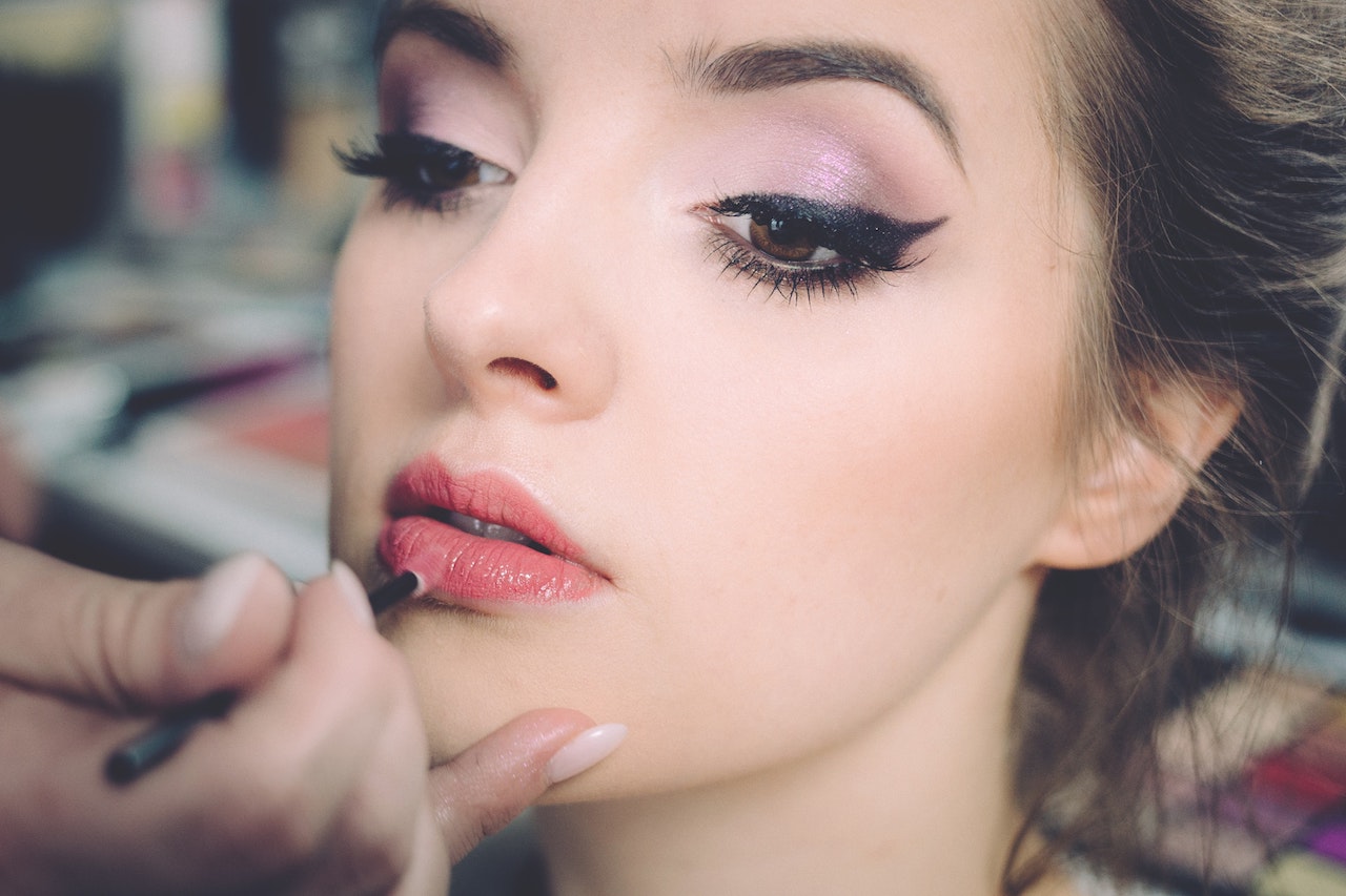 5 Tips Penting Pilih Produk Bibir yang Pas dengan Karaktermu. Biar Nggak Nyalahin Lipstik Melulu 13 5 Tips Penting Pilih Produk Bibir yang Pas dengan Karaktermu. Biar Nggak Nyalahin Lipstik Melulu