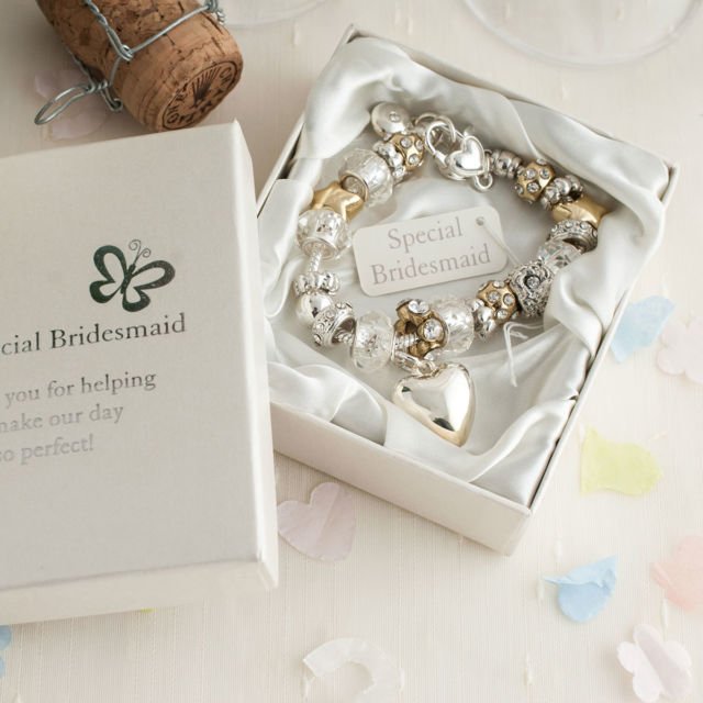 Nggak Bakal Bokek, 12+ Ide Kado Spesial Buat Bridesmaidmu Ini Dijamin Bikin Mereka Happy