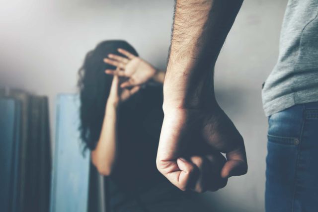 kekerasan pada wanita