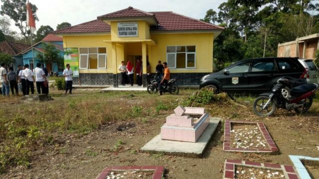Bukan Cuma untuk Dangdutan, Begini 5 Cara Warga Jakarta Seringkali Manfaatkan Lahan Kuburan