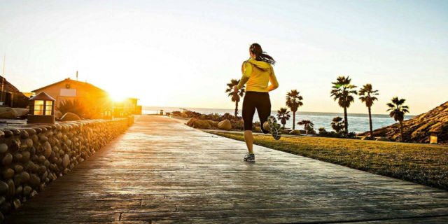 jalan-jalan pagi atau sore juga oke