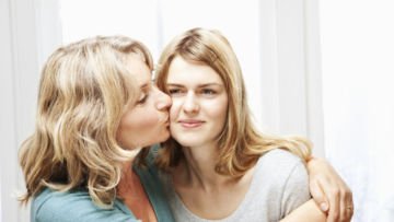 Surat Terbuka untuk Calon Ibu Mertua, dari Gadis yang Kelak Mendampingi Anak Lekakimu