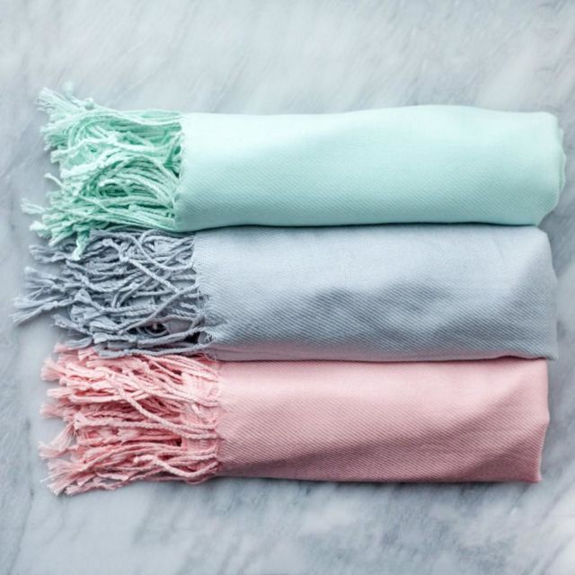 Nggak Bakal Bokek, 12+ Ide Kado Spesial Buat Bridesmaidmu Ini Dijamin Bikin Mereka Happy