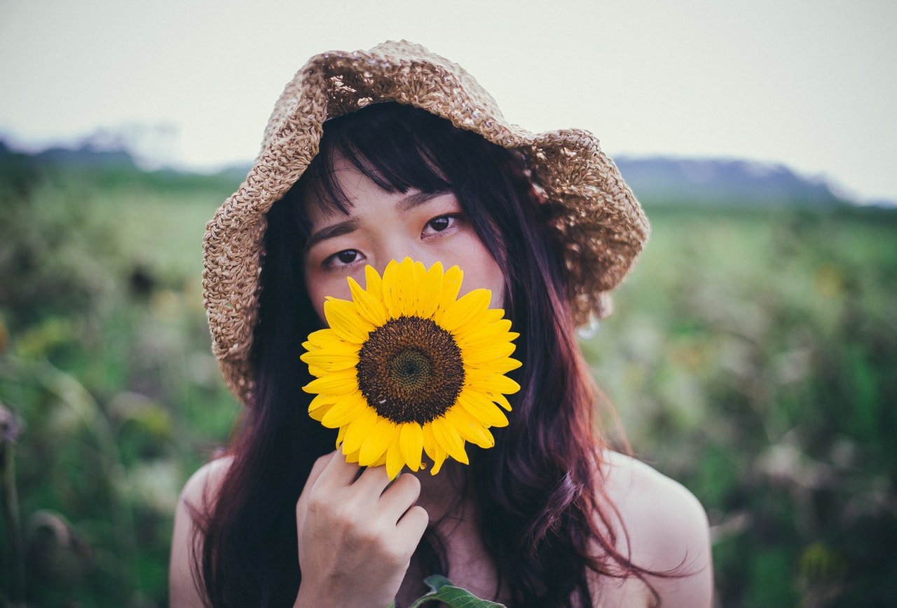 Nggak Perlu Cemas Saat Bad Mood Melanda. 6 Hal Remeh Ini Bisa Bantu Kamu Mengatasinya!
