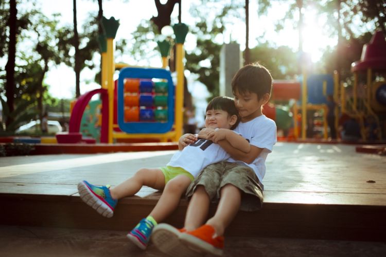 6 Keuntungan Jadi Anak Tengah yang Kadang Tak Kamu Sadari Kalau Tak Sering Direnungkan Sendiri