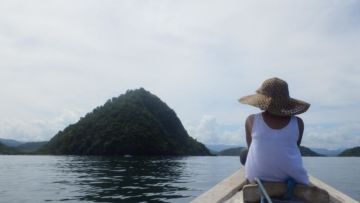 Pengalaman Seru Tinggal di Pulau Pribadi. Kerjaannya Cuma Berenang, Berjemur dan Santai di Pantai