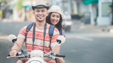 7 Drama Ini Cuma Dialami yang Pacaran Naik Motor. Kocak Sih, Tapi Bisa Dikenang Sampai Tua Lho