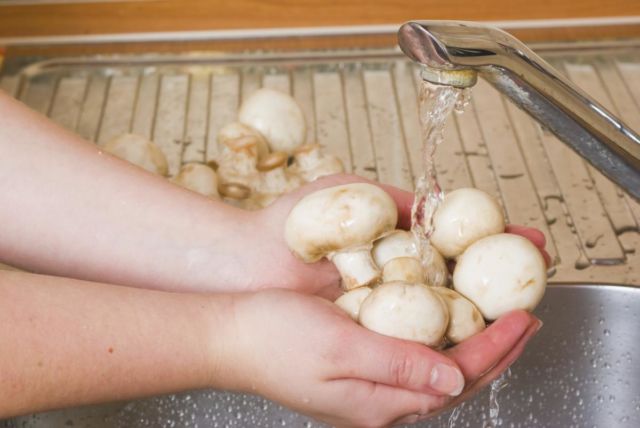 8 Makanan yang Sebaiknya Tetap Kamu Cuci Sebelum Dikonsumsi