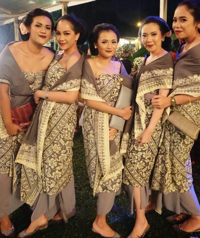 13+ Inspirasi Dodotan Jawa untuk Pagar Ayu. Tenang, Bisa Pakai Selendang buat yang Malu-malu