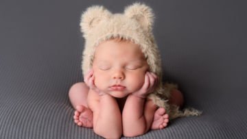Dibalik Foto Lucu Bayi Baru Lahir, Ada 8 Hal yang Harus Dipahami. Jangan Praktik Sendiri di Rumah!