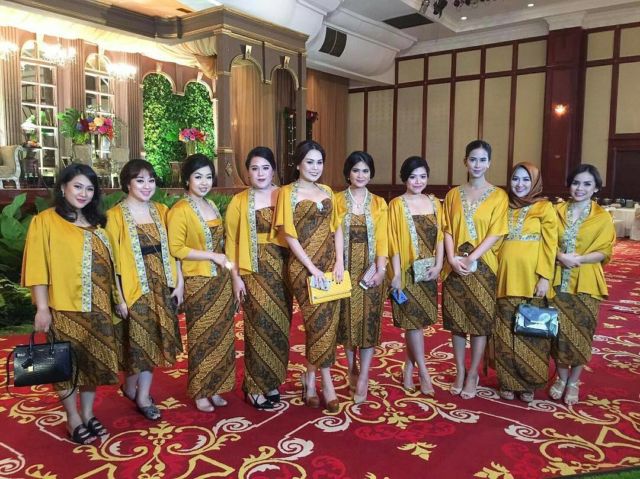 13+ Inspirasi Dodotan Jawa untuk Pagar Ayu. Tenang, Bisa Pakai Selendang buat yang Malu-malu