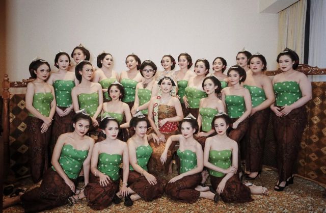 13+ Inspirasi Dodotan Jawa untuk Pagar Ayu. Tenang, Bisa Pakai Selendang buat yang Malu-malu