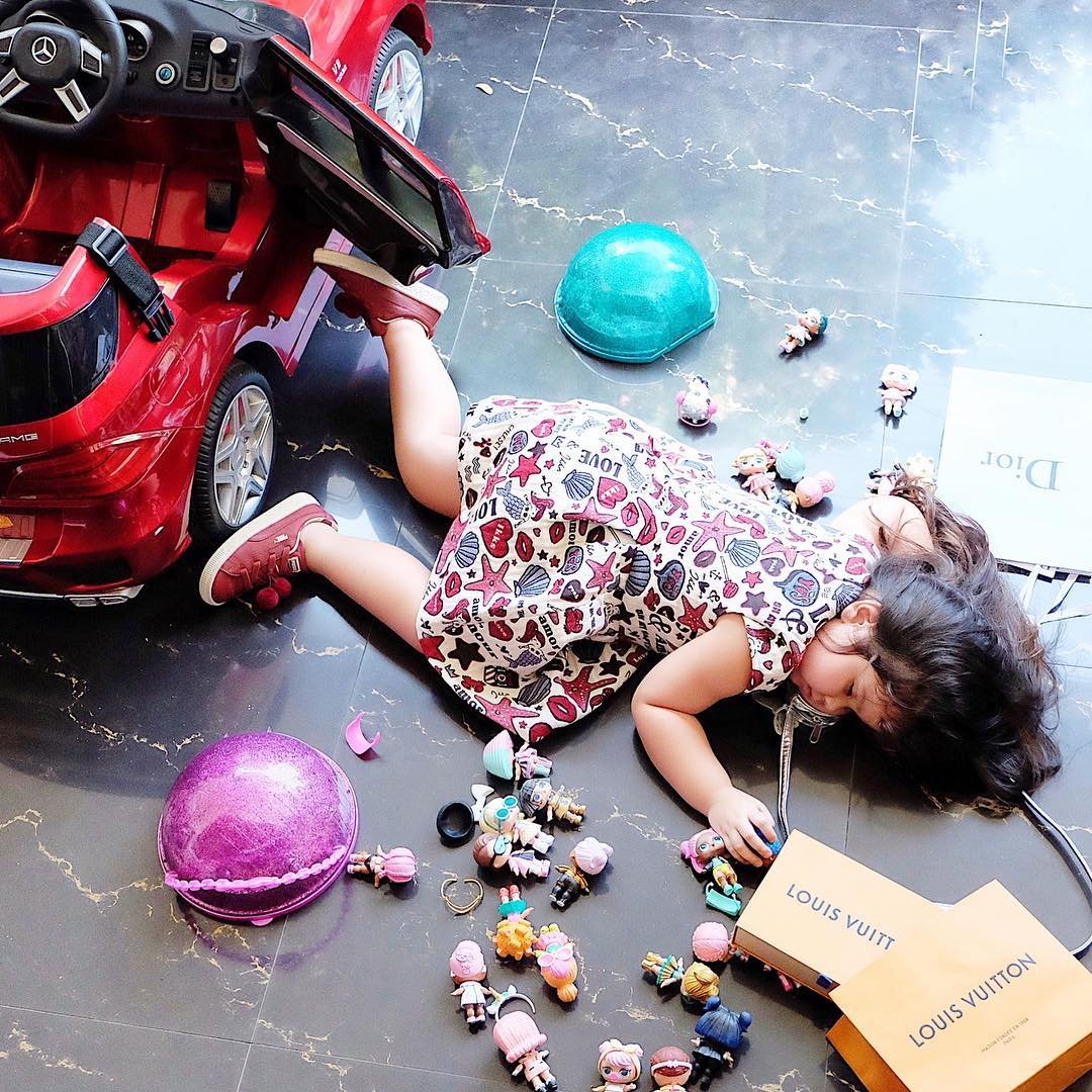 Lagi Rame Seleb #FallingStarsChallenge, Ketika Jatuh pun Harus Glamor. Eh, Tapi Ada yang Nelangsa sih :D