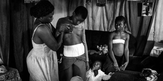 5 Alasan Remaja Perempuan di Kamerun Terpaksa Menyetrika Payudaranya. Kisahnya Sedih Banget