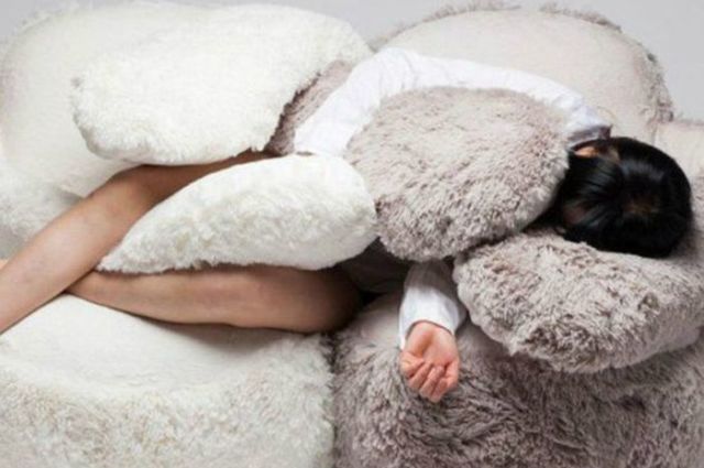 9 Hal Ini Akan Kamu Rasakan Saat Lagi Jenuh-jenuhnya tapi Harus Tetap Bekerja. Ada yang Gini Juga? 2 Mager Kelas Berat