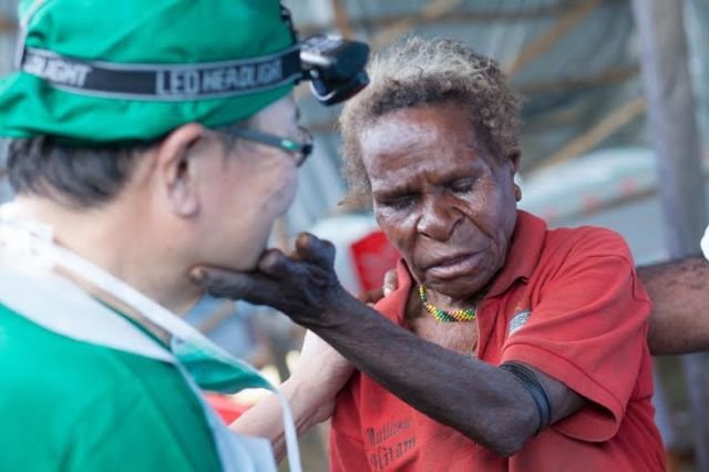 Ini yang Perlu Kamu Ketahui tentang Mahasiwa Kedokteran Sejati 1 Dokter yang tergabung di organisasi kemanusiaan