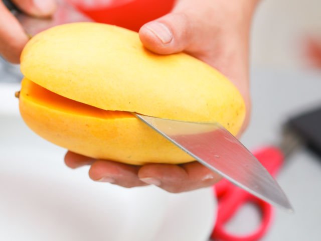 Jangan Dulu Dikupas, 11 Buah dan Sayur Ini Justru Lebih Sehat Dimakan Sekalian Kulitnya
