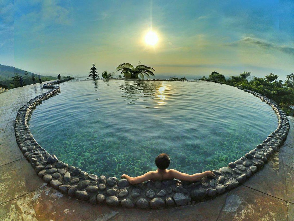 7 Kolam Renang yang Instagramable di Semarang. Mulai dari Kolam Renang Alami Sampai Infinity Pool!