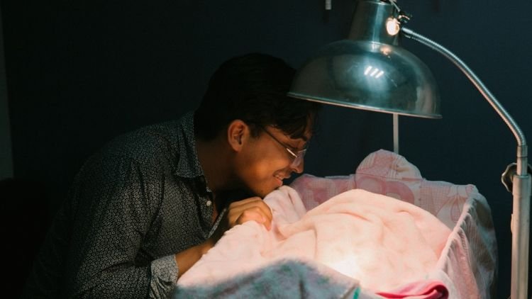 5 Tanda Cowok yang Layak Dijadikan Ayah bagi Anak-anakmu Nanti. Kupas Tuntas di Sini!