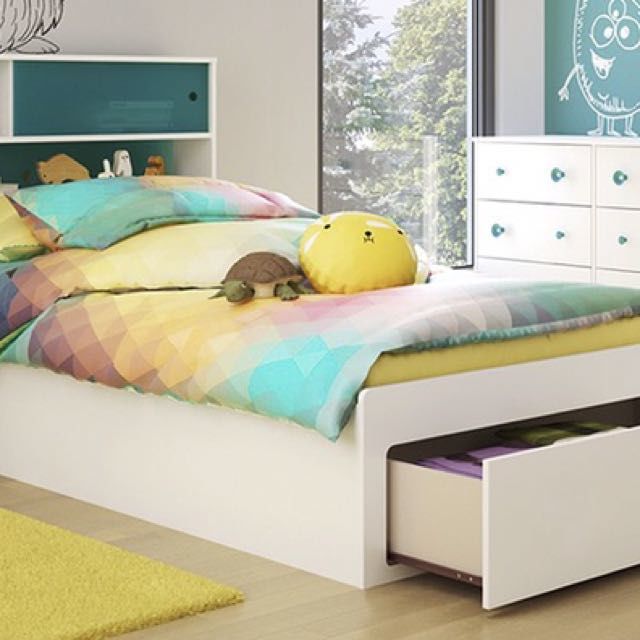 Desain tempat tidur