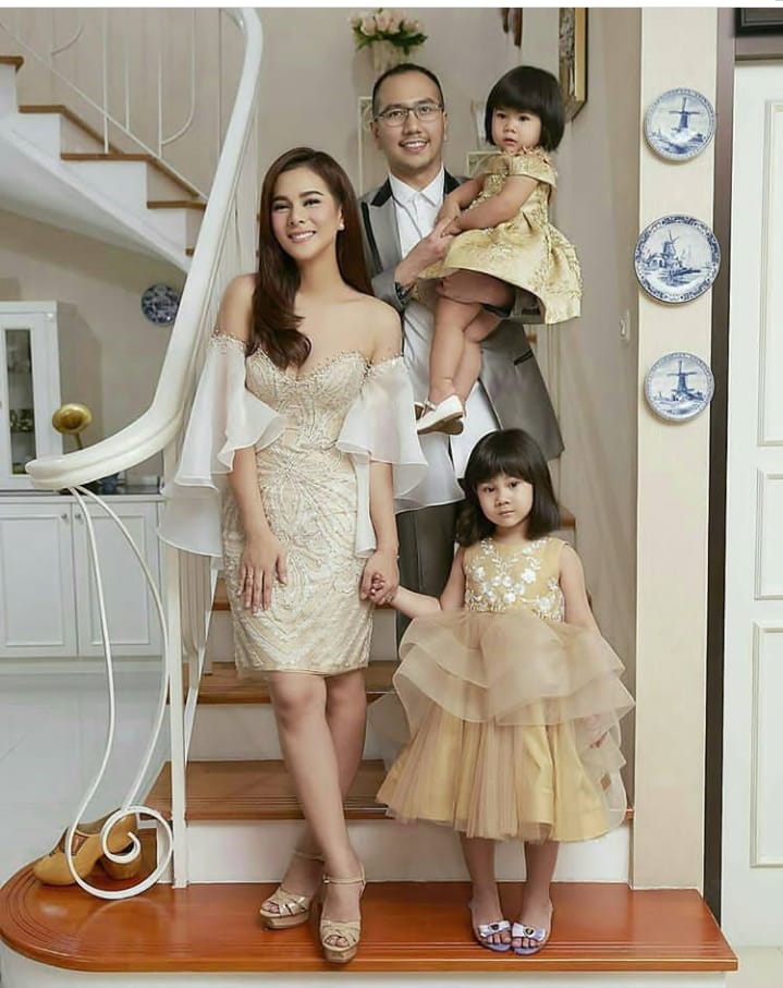 12+ Inspirasi Baju Couple Mama dan Anak yang Nggak Harus Sama Persis. Tetap Cantik, Manis nan Modis