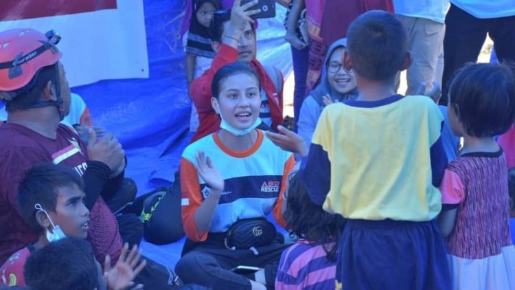 5 Hal yang Bisa Dipetik dari Langkah Awkarin Jadi Relawan, Patut Direnungkan Generasi Milenial