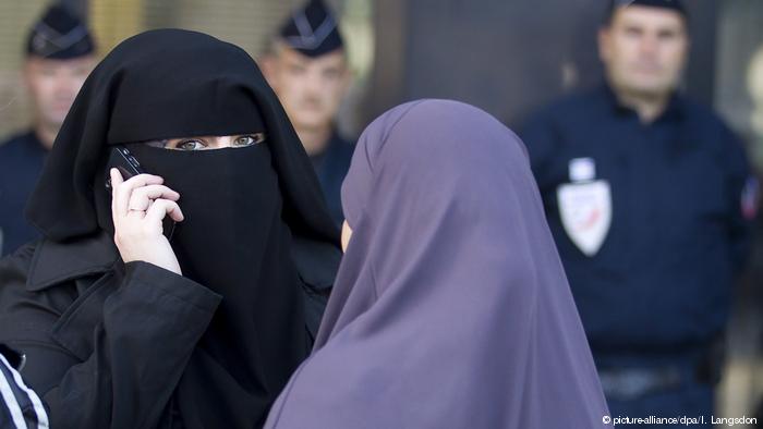 Pemerintah Perancis Akhirnya Kena 'Semprot' PBB karena Larang Cadar di Negaranya. Ini Lho 5 Faktanya 12 Pemerintah Perancis Akhirnya Kena 'Semprot' PBB karena Larang Cadar di Negaranya. Ini Lho 5 Faktanya