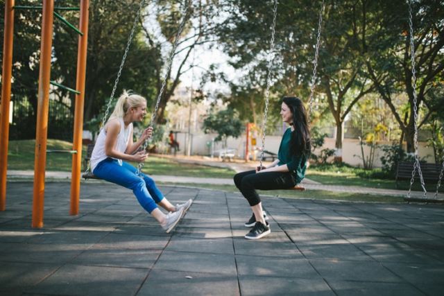 7 Keseruan yang Bakal Dirasakan, Kalau Punya Saudara Perempuan yang Usianya Deketan