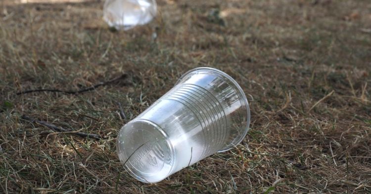 Bisakah Kamu Hidup Tanpa Benda-Benda Ini? 7 Produk Plastik Ini Mulai Dilarang di Mana-mana Lho