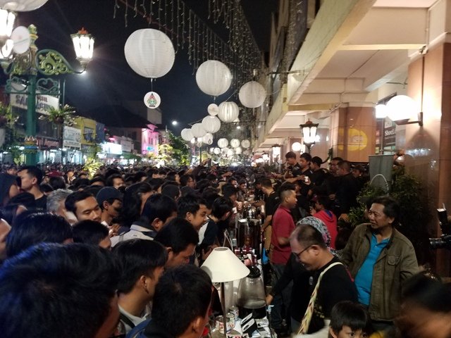 Buat Pecinta Kopi, Yuk Datang ke Malioboro Coffee Night Festival. Ada 26.200 Gelas Kopi Gratis Lho!