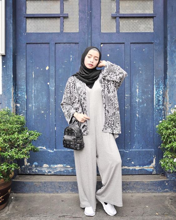 Manis dan Lucu, Ini 9 Ide Model Jumpsuit Ala Korea. Buat yang Berhijab pun Ada!