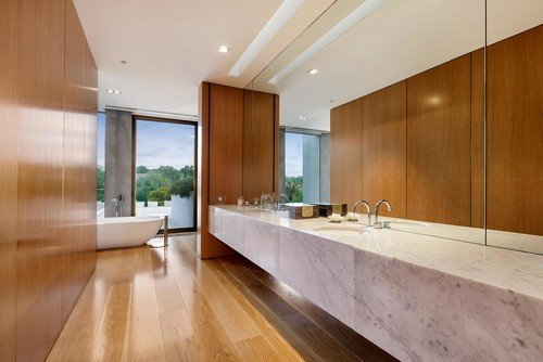 kamar mandi material kayu