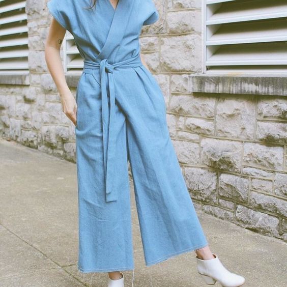 Manis dan Lucu, Ini 9 Ide Model Jumpsuit Ala Korea. Buat yang Berhijab pun Ada!
