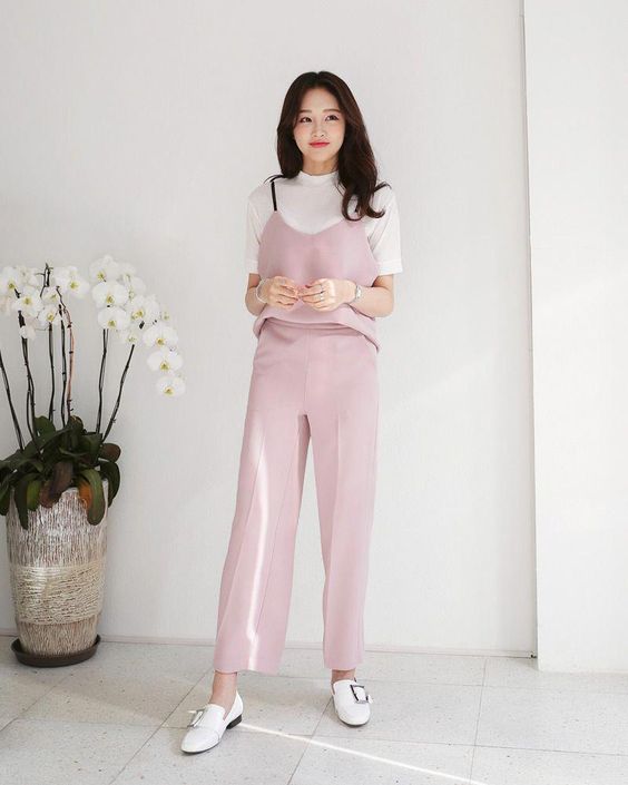 Manis dan Lucu, Ini 9 Ide Model Jumpsuit Ala Korea. Buat yang Berhijab pun Ada!