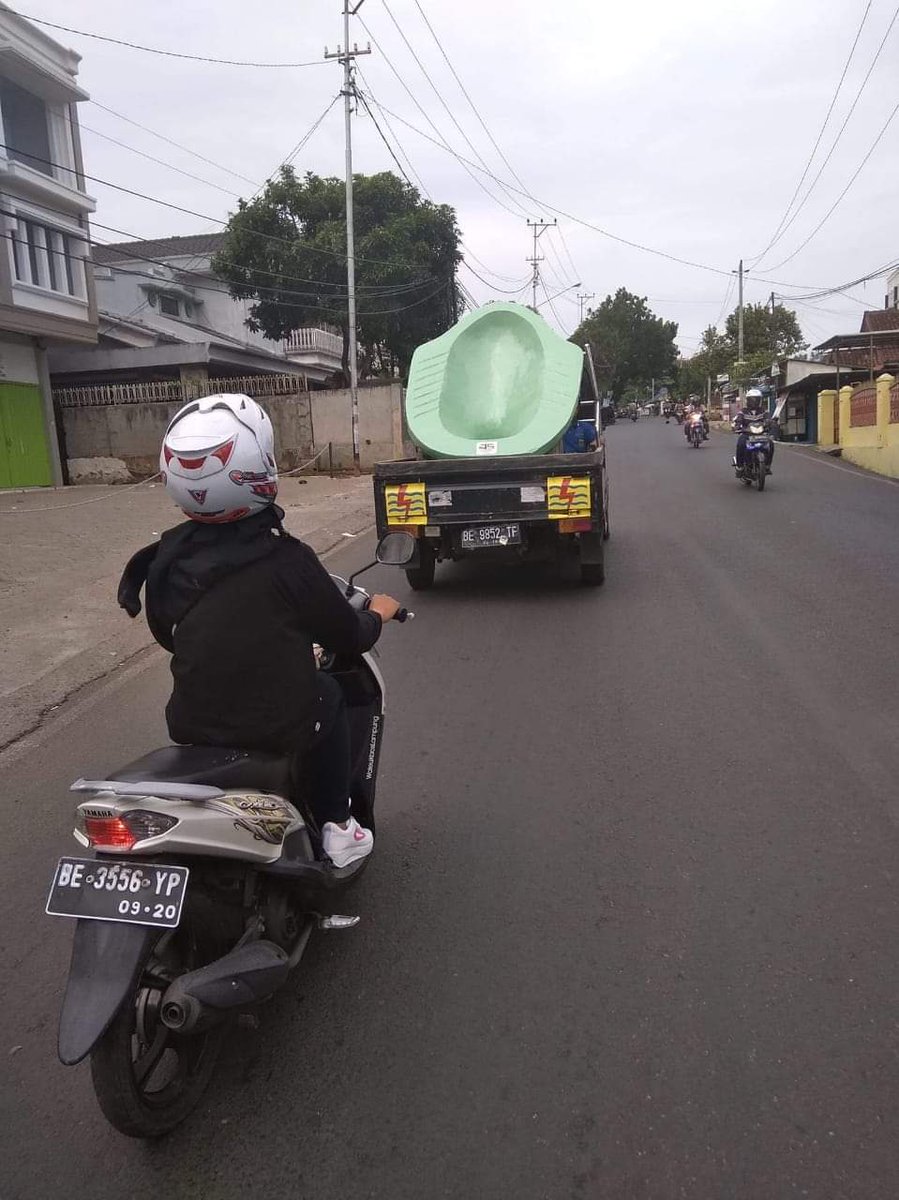 10 Barang Raksasa Aneh yang Bikin Kita Bertanya-Tanya, Sebenarnya Faedah Benda ini Apa sih?