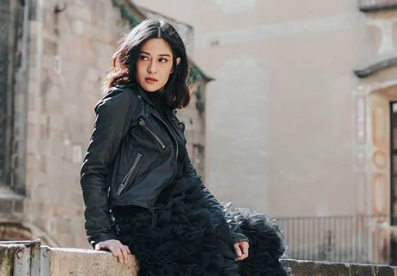 6 Fashion Item yang Perlu Cewek Miliki. Biar Makin Stunning Kayak Dian Sastro Masa Kini 1 Jaket