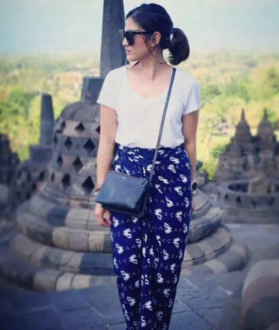 6 Fashion Item yang Perlu Cewek Miliki. Biar Makin Stunning Kayak Dian Sastro Masa Kini 2 Kaos