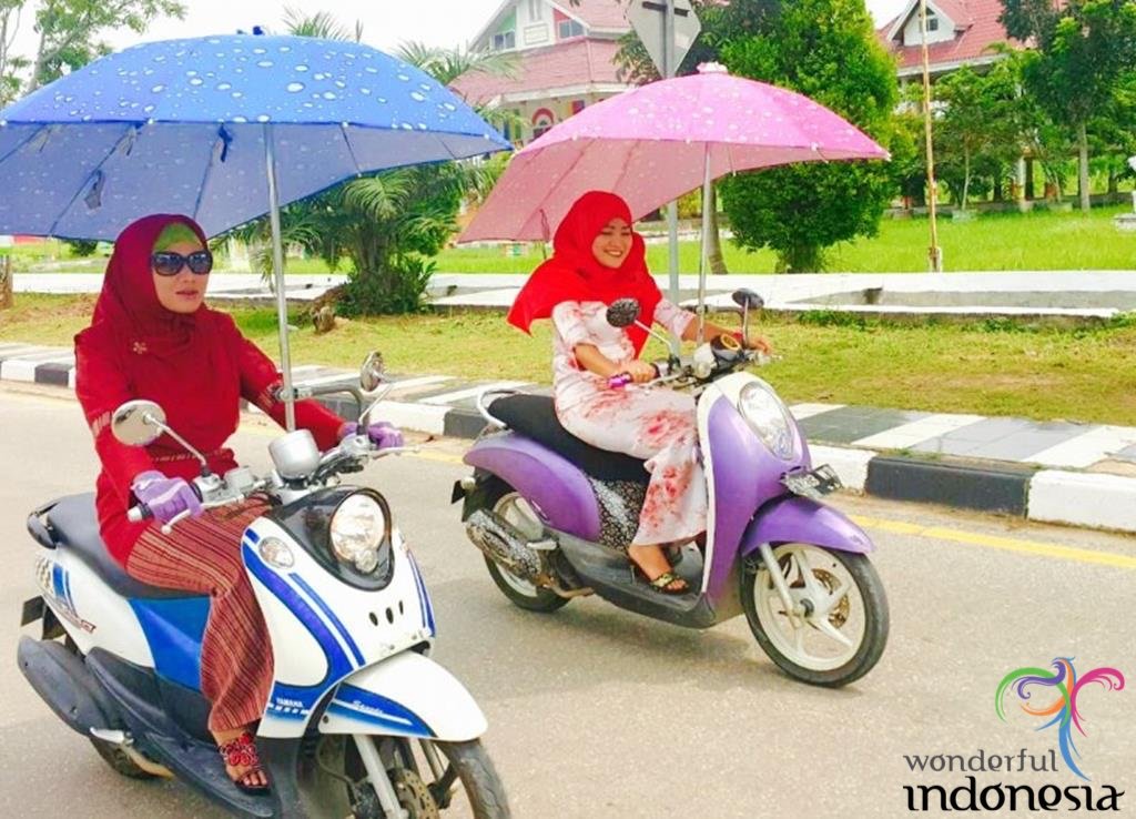 Kena Hujan di Tengah Jalan? Tenang, 10 Cara Berlindung ini Dijamin Bisa Bikin Kamu Semangat Lagi!