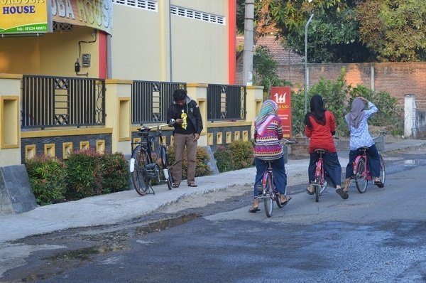 6 Hal Menyenangkan dan Bermanfaat yang Akan Kamu Dapatkan Saat Liburan di Kampung Inggris Pare. 2 Sepedaan