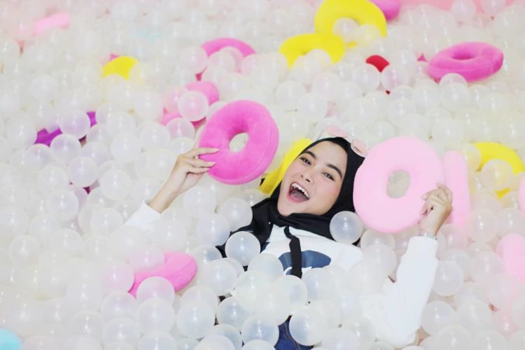 Ada Pantai di Tengah Kota di Wahana 'This Is Me', Surganya Pecinta Selfie di Bandung. Keren Banget Nih!