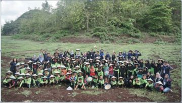 Salut! Prodi Ilmu Komunikasi Strategis UNY 2016 Menanam 2000 Pohon untuk Gunung Kidul